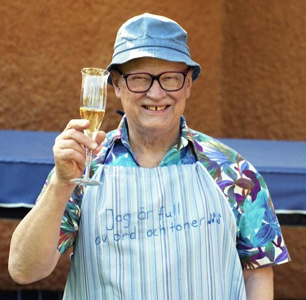 Finns det några Povelentusiaster på Sweddit? Jag fick hans musik med fadersmjölken, men har aldrig stött på likavansinnade från min egen generation.