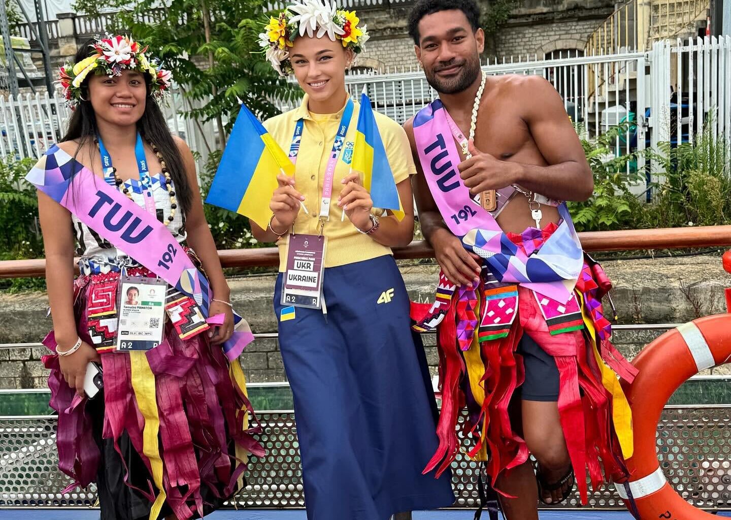Ukrainian judoka Daria Bilodid posed for a picture with Tuvaluan athletes during the opening ceremony proceedings