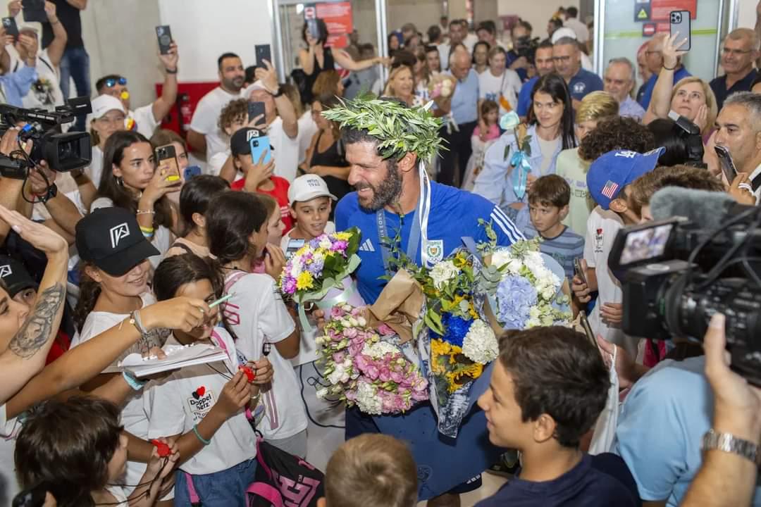 Paris 2024 Olympic silver medalist Pavlos Kontides receives a hero’s welcome at Larnaca Airport, August 9, 2024. . . . 📸@mattpress_photoagency #picoftheday #incyprus #kontides #olympics #paris2024 #cyprus
