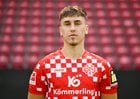[Florian Plettenberg] Brajan Gruda steht kurz davor, sich Brighton mit sofortiger Wirkung anzuschließen! Die mündliche Einigung ist unter Dach und Fach. Das 20-jährige Top-Talent von Mainz 05 war bereits vor Ort. Die Bosse und Fabian Hürzeler haben ihn überzeugt, den Wechsel zu vollziehen.