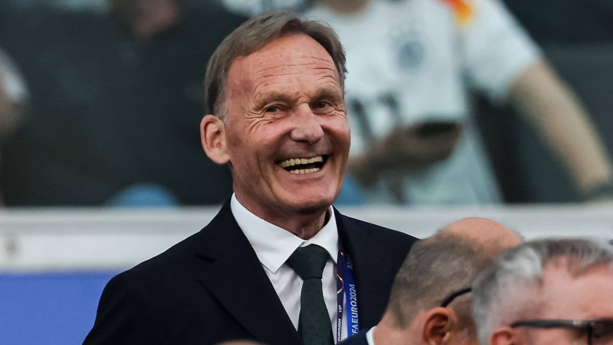 Watzke wirbt für Klub-WM: "Es wird aus meiner Sicht vier große, bedeutende Wettbewerbe geben, die alles überstrahlen. Das sind die Weltmeisterschaft und die Euro und dann eben auf der anderen Ebene die Champions League und die Klub-WM. Die Klub-WM wird garantiert durch die Decke gehen."