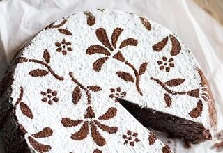 This is “Torta Caprese” 🇮🇹 one of my fav childhood chocolate cake ♥️