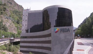 Més energia renovable importada i més producció pròpia en tres anys