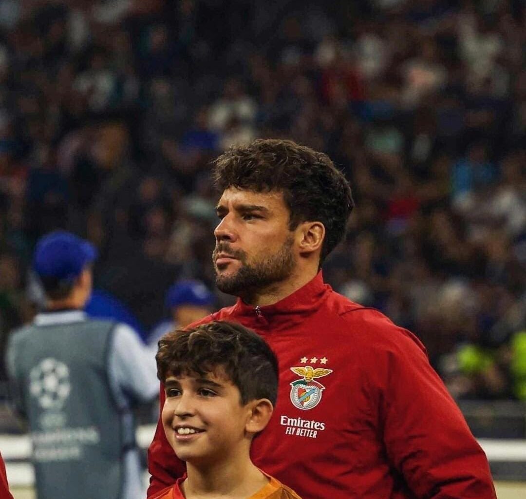 [Djamel] Bernat has a good chance of leaving PSG before the end of the mercato. The left back has a few options, among them Valencia. He has landed there today