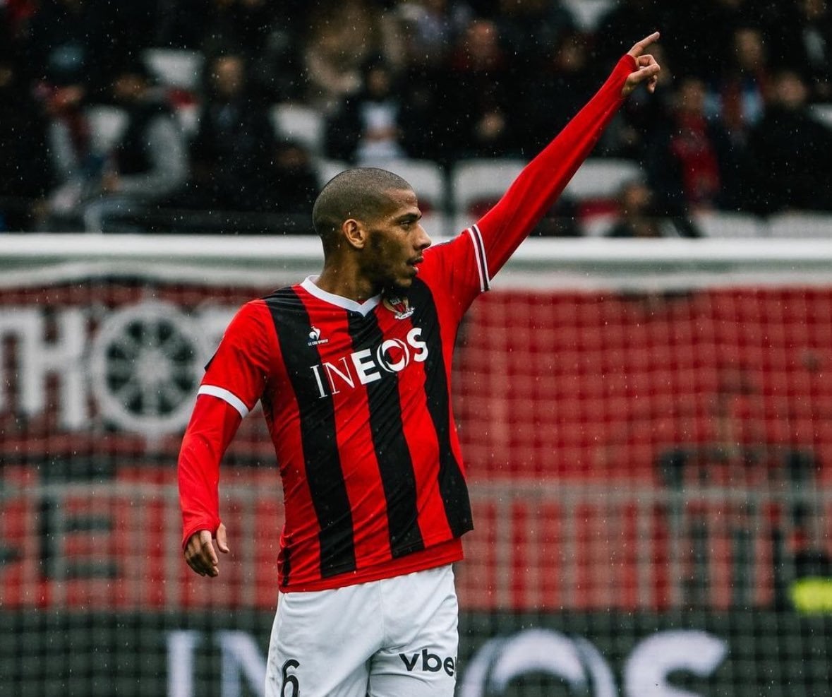 [Fabrizio Romano] West Ham director Tim Steidten travels to Nice as #WHUFC are hijacking Jean-Clair Todibo deal! Juventus in talks for weeks but no green light from Nice. Agreement West Ham-Nice now DONE for €40m plus sell-on clause.