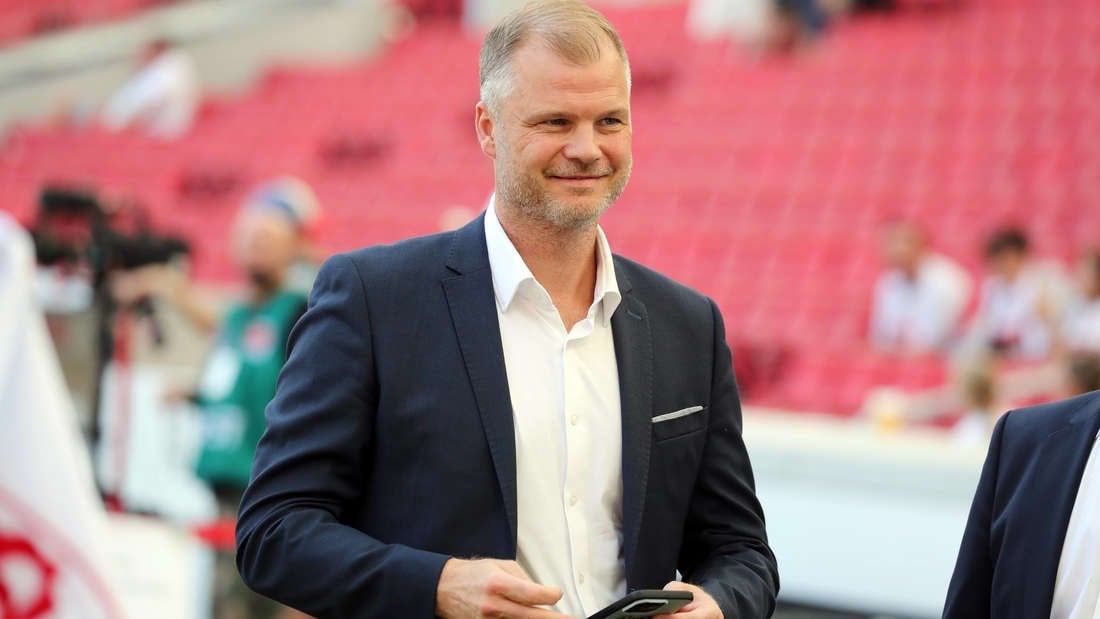 VfB-Boss Wohlgemuth feiert Stiller: "In Stuttgart hat er sich sensationell weiterentwickelt, ist zu unserem Spiritus Rector im Mittelfeld geworden. Er hat großen Anteil am Ballbesitzfußball, den wir spielen. Um ihn beneiden uns inzwischen viele Klubs aus Europa."