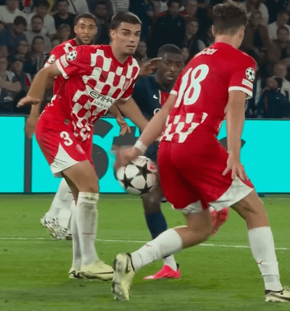 So...no penalty, really ? Is it legit ? Someone can explain the official(s) rule(s) ?