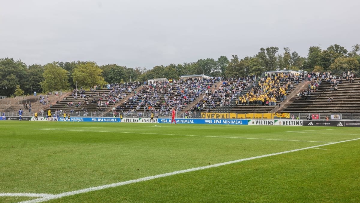 "Weitere Linie der Eskalation überschritten": 300 Fans gehen nach Schalke-Testspiel gegen NAC Breda aufeinander los