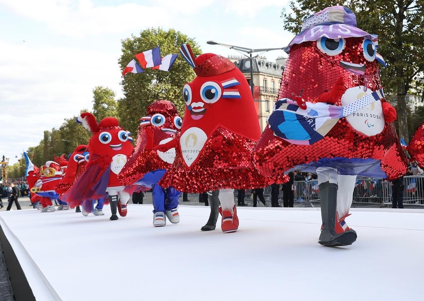 Paris! Plz keep the Phryges as the city mascot!