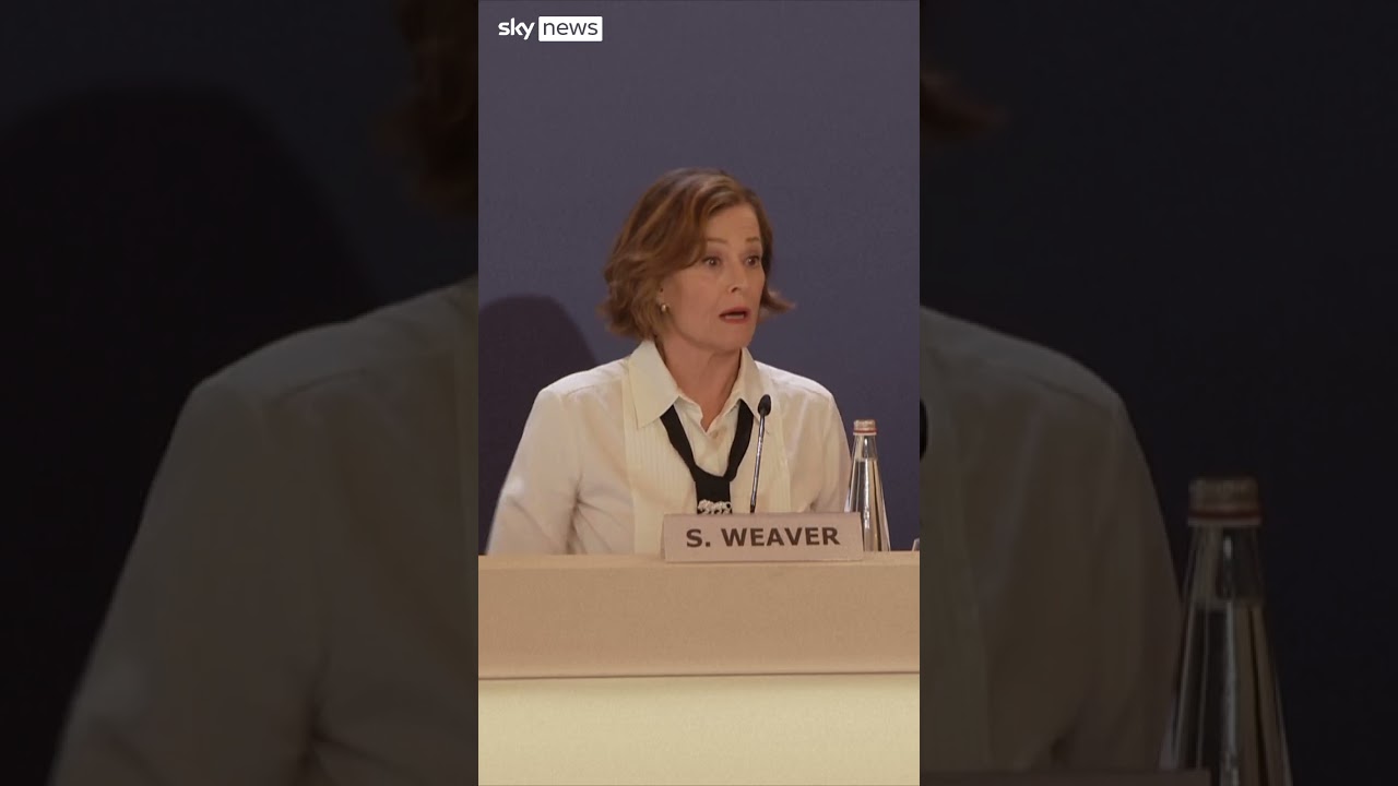 'Alien' star emotional about Kamala Harris