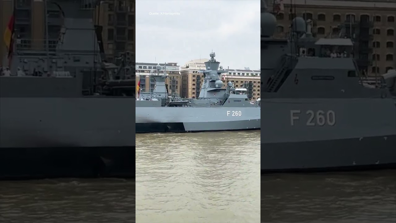 LONDON SCHMUNZELT: Deutsche Marine spielt Darth Vader Melodie beim Einfahren! | WELT #shorts