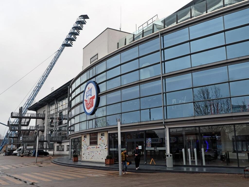 Mitarbeiter von Hansa Rostock klaute 100.000 Euro aus Safe: Bei dem Geld soll es sich um die Spende eines Hansa-Mitglieds gehandelt haben - Der Mitarbeiter hat es bereits restlos ausgegeben