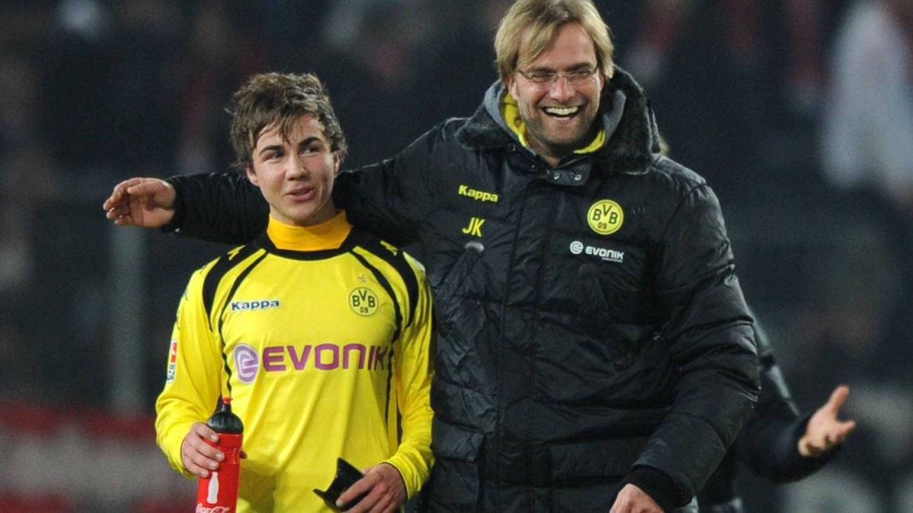 Götze bereut zu frühen Wechsel vom BVB zum FCB: "Ich konnte nicht einordnen, was es für ein Glück war, mit Jürgen Klopp zusammenzuarbeiten. Ich habe gedacht: Alle Trainer sind so wie Jürgen. Nach ein paar Jahren musste ich feststellen: Das ist definitiv nicht der Fall. Keiner sonst ist so."
