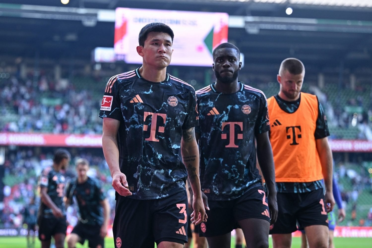 Upamecano/Kim is currently Vincent Kompany's undisputed CB duo. Both are now harmonizing better. In contrast to last season, Kim is now playing on the left side of the central defense - as he did so often for Napoli, when he was named the best defender in Italy