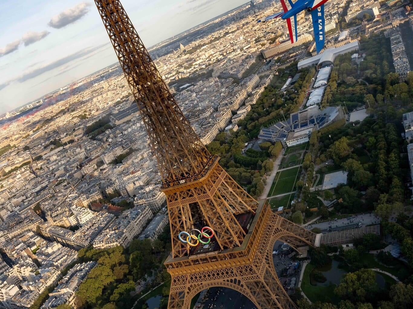 Patrouille de France over Paris