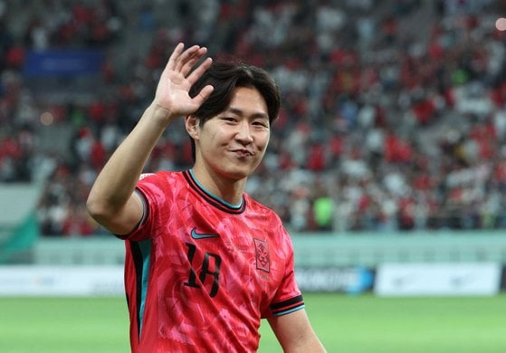 Footballer Lee Kang-in reportedly dating Doosan heiress: Dispatch