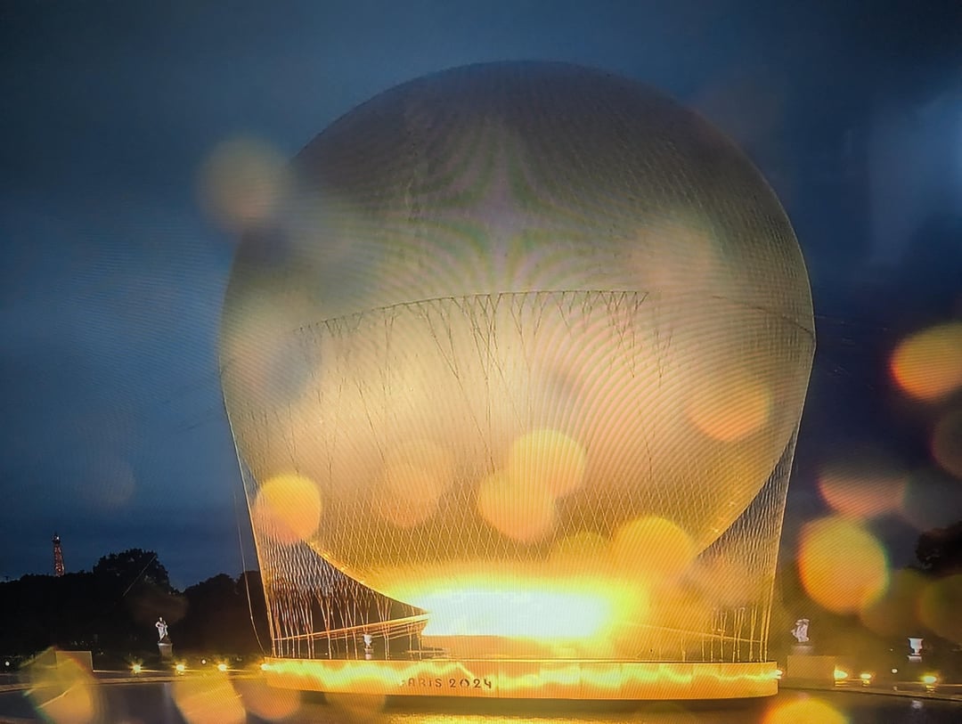 I will be so missed Olympics so much, i really love the France using the hot air balloon for the symbol of the flame of the game , thank you Paris, so classic and artistic