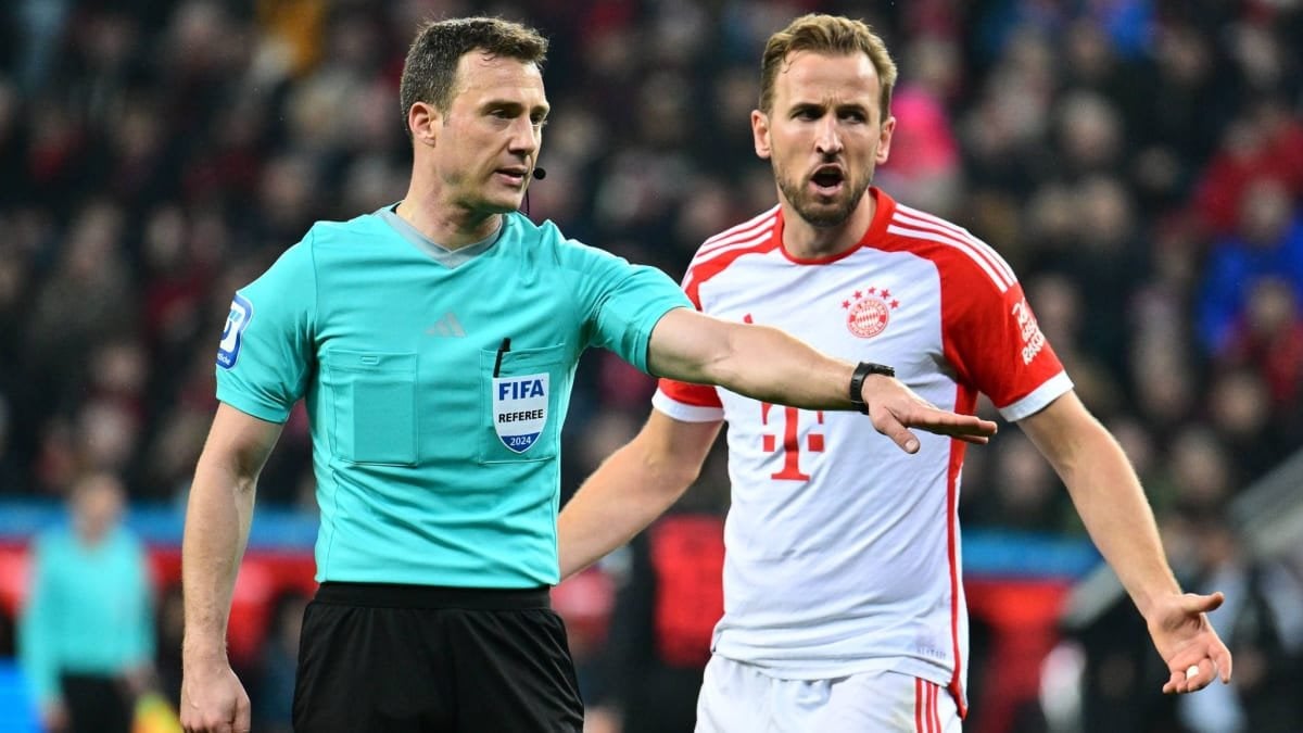 Auweia Auweia, Zwayer pfeift Bayern gegen Bayer