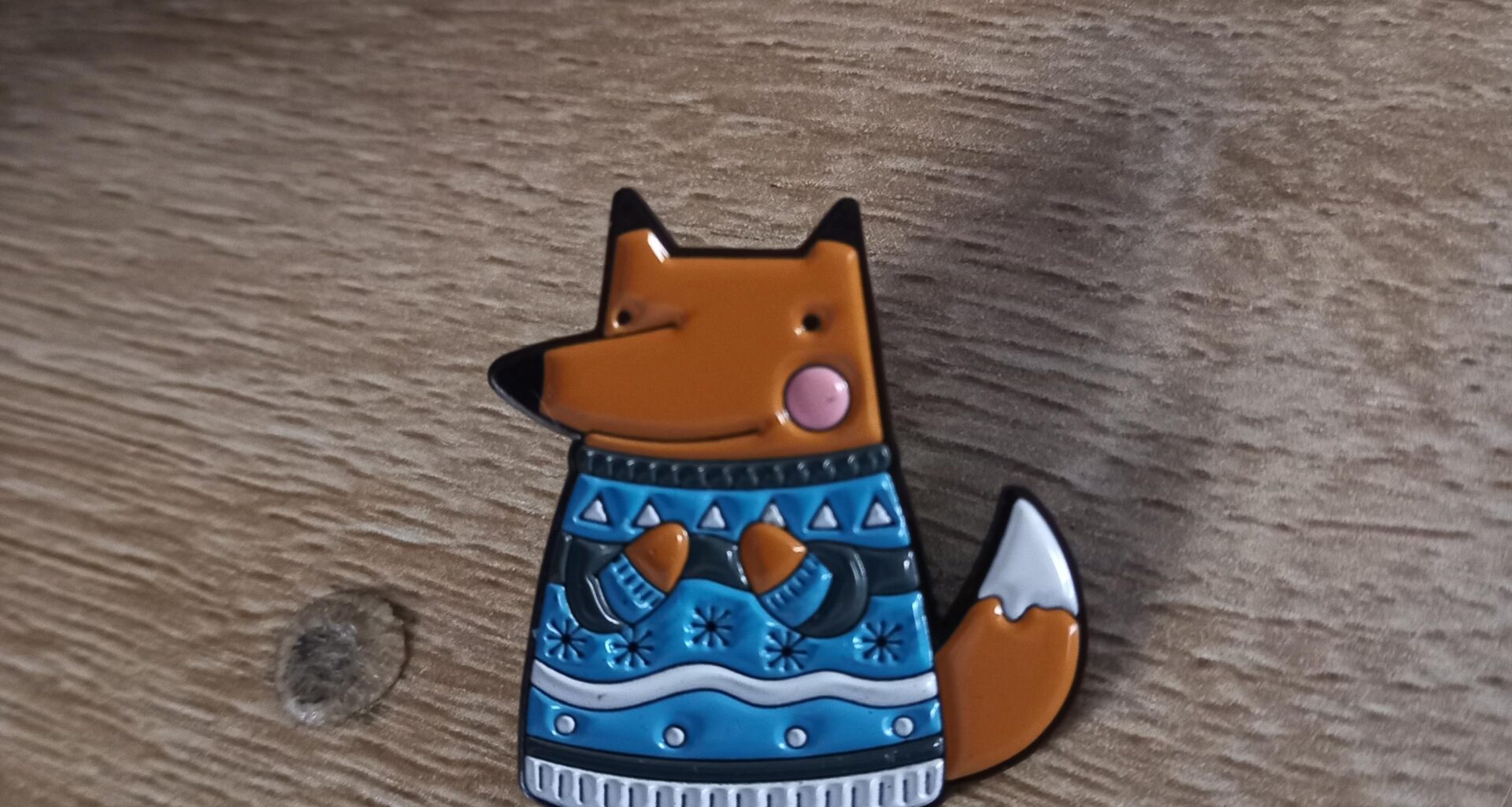 Just found this pin at my brother's desk, i think this design would make a banger Winter Games mascot. It's simple, cute and has that old mascot vibe (kinda miss those).