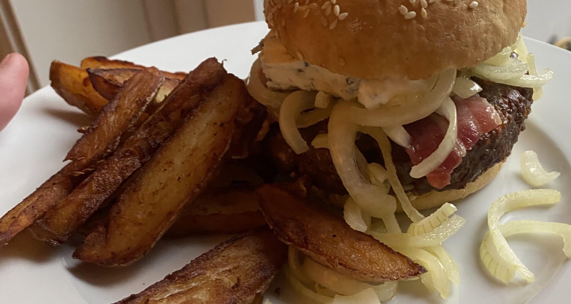 bacon cheeseburger with garlic mayo, grilled onions, blue cheese, & homemade twice-fried chips