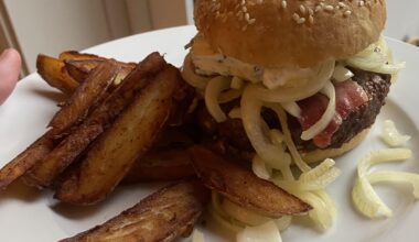bacon cheeseburger with garlic mayo, grilled onions, blue cheese, & homemade twice-fried chips