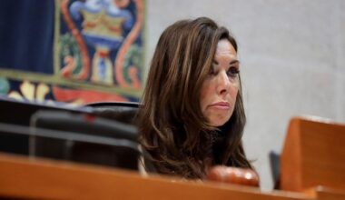 El PP deja solo a Vox con la lengua, pero salva a Marta Fernández en las Cortes de Aragón