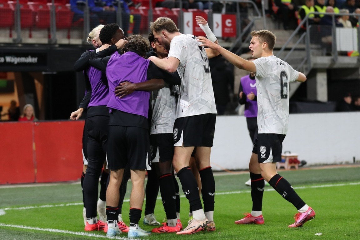 FC Utrecht bezorgt AZ eerste competitienederlaag