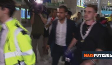 Adepto dá cachecol a Akturkoglu e pede a Braz: «Assina com o Sérgio»