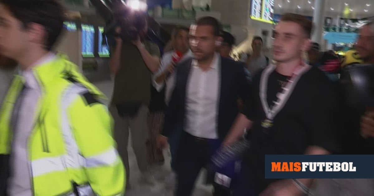 Adepto dá cachecol a Akturkoglu e pede a Braz: «Assina com o Sérgio»