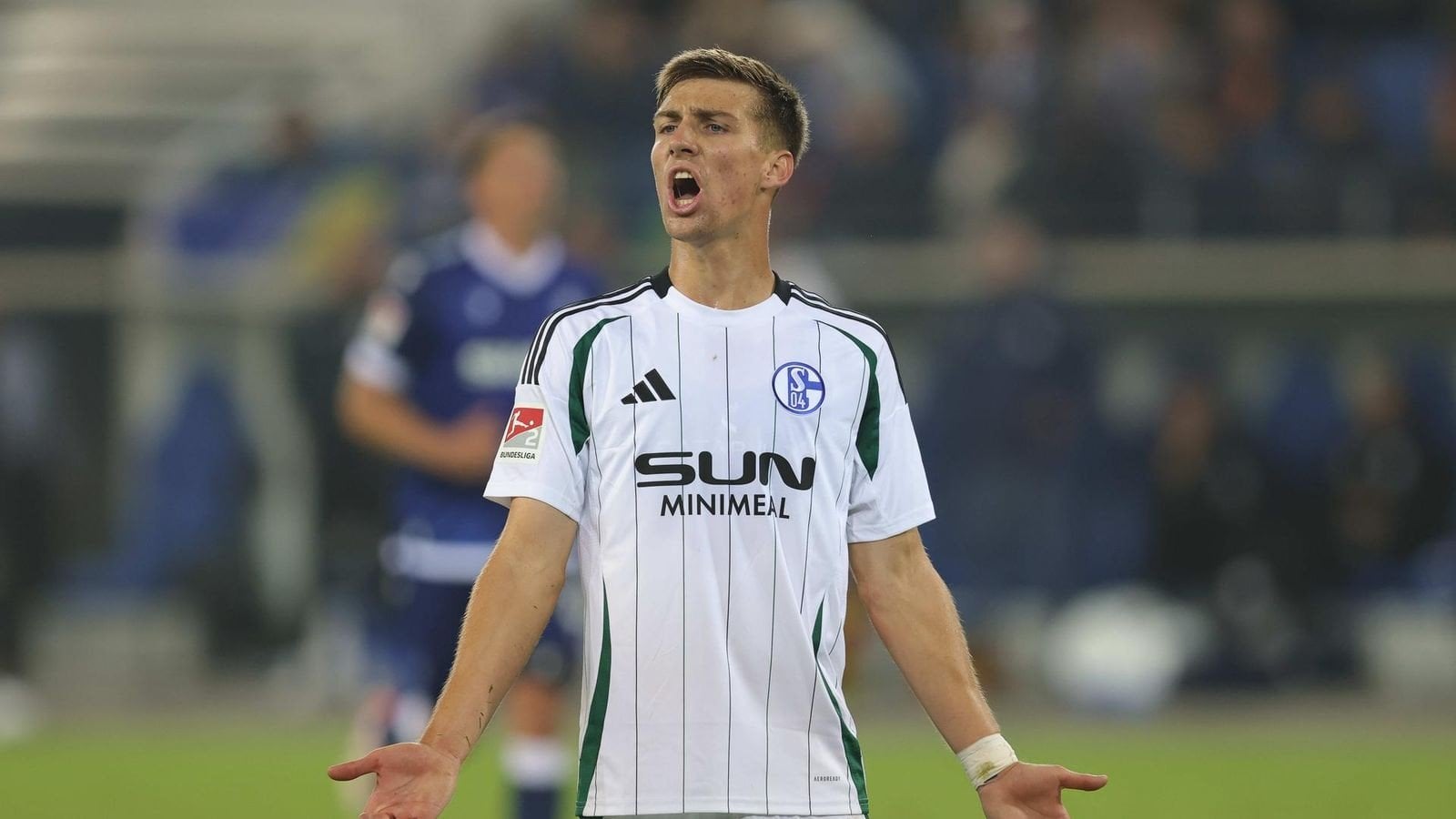 Geraerts kritisiert Manga-Zöglinge Sánchez & Wasinski beim Führungstor vom KSC: "Das ist ohne Kommentar. Das waren Erwachsene gegen Jugendspieler, schlecht verteidigt [...] Ich weiß nicht, ob das überraschend war. Sie [die Journalisten] sagen ja seit Wochen, dass beide spielen müssen."
