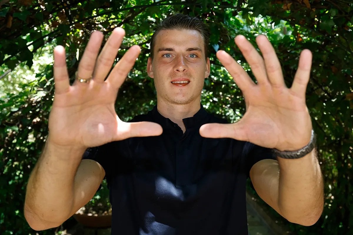 [Marca] Andriy Lunin has RENEWED with Real Madrid for FOUR years. The agreement will be official this week.