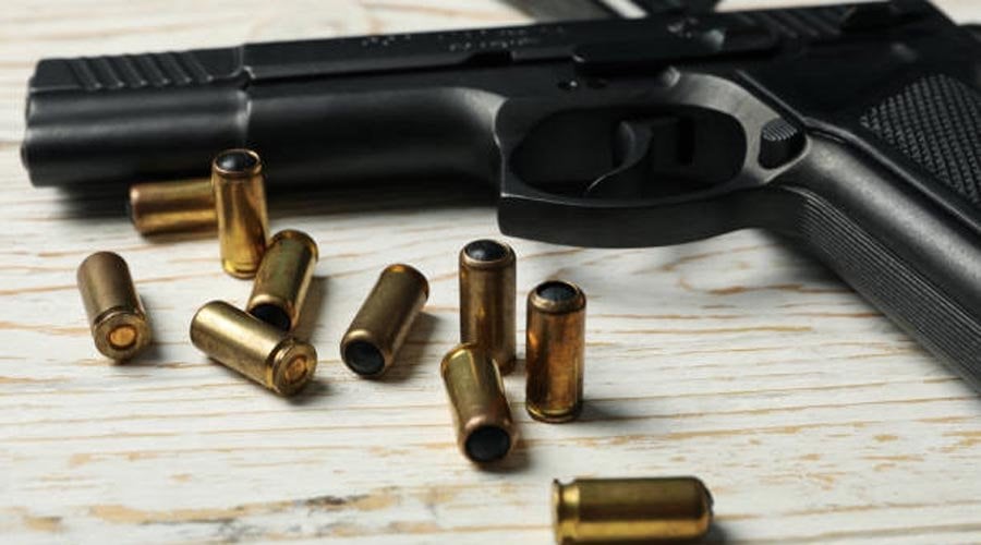 La policia retira la llicència d'armes a un home violent al qual se l'havia concedit 'per error'