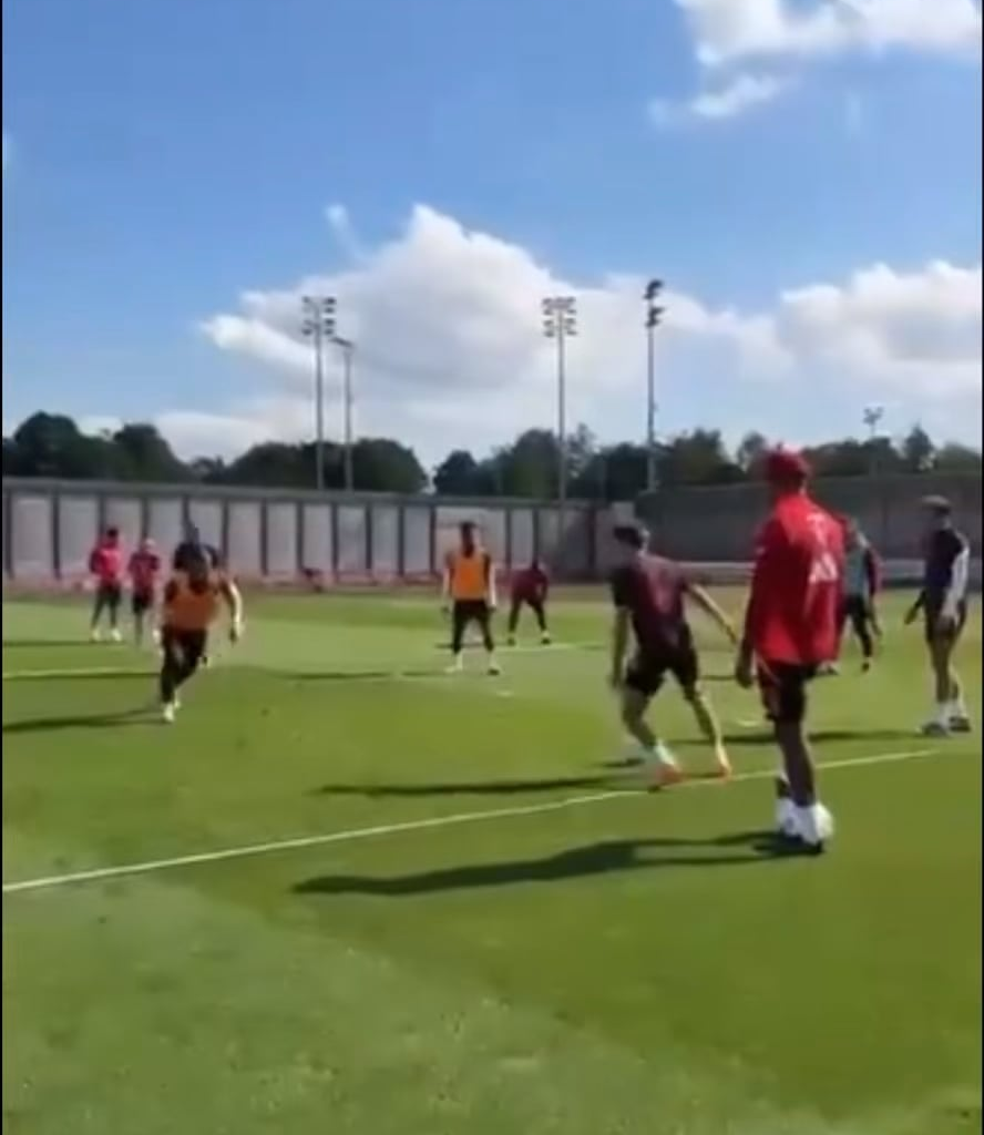 Thomas Muller fallon d’floor nomination in training.