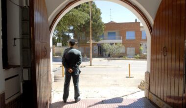 'Okupas' en la casa cuartel: agentes jubilados con piso oficial a los que no echa ni la Guardia Civil