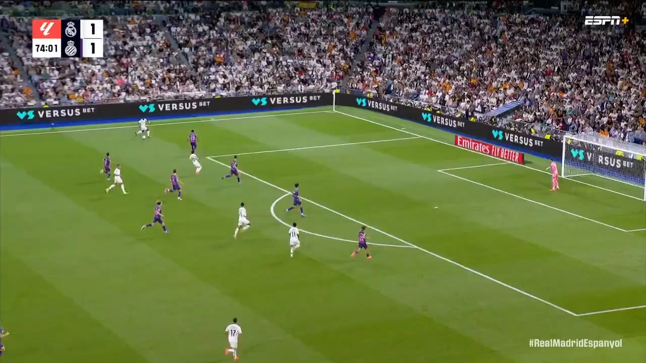 Vini with a trivela assist (!) to Rodrygo to go up 2-1