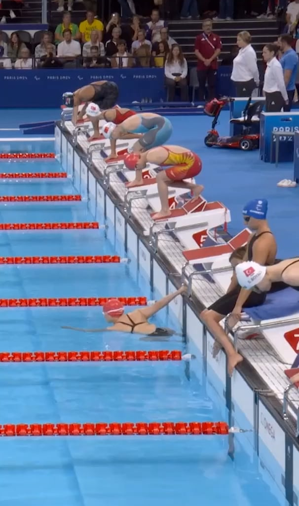 Oh my Goddd!!!! China's Lu Dong just smashed the world record 🤯 And won gold in Para swimming women's 50M butterfly S5.🤩🥇