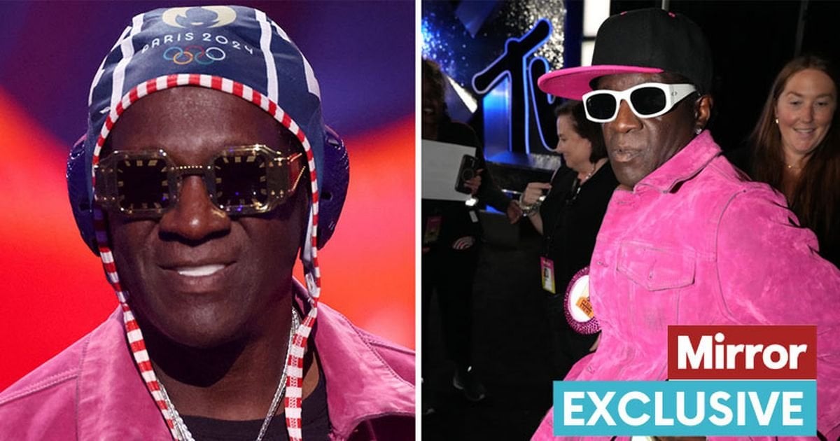 Flavor Flav vows to continue supporting women's sports after the Olympics as he pays tribute to his daughters at MTV VMAs
