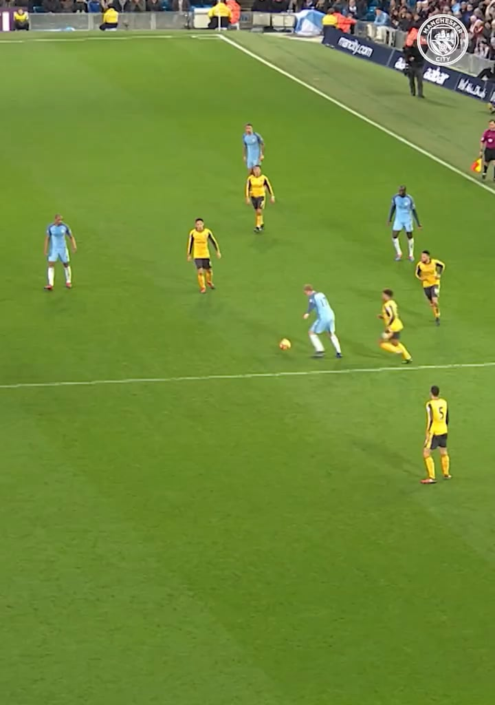 KDB no-look long ball...