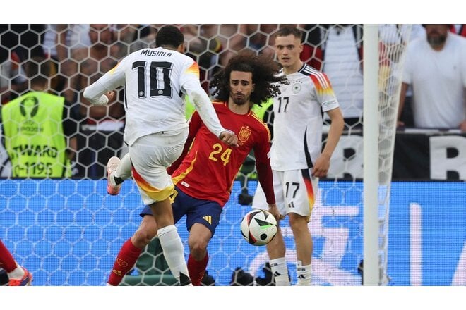 Wiederholung des Fußball-EM-Viertelfinals Spanien-Deutschland openPedition