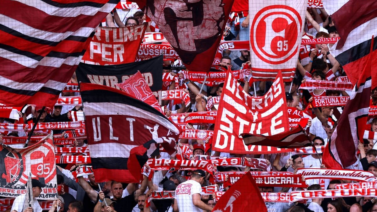 Risikospiel Rheinderby: Köln zu Gast - Polizei-Großeinsatz in Düsseldorf