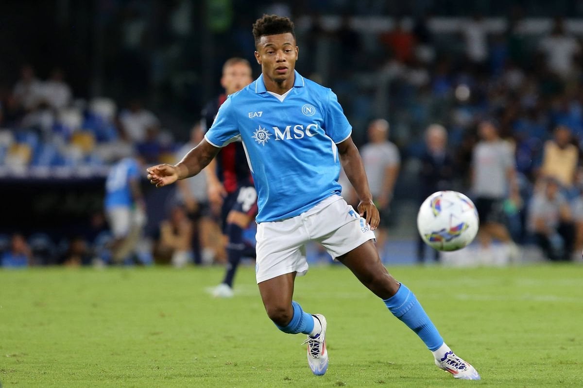 Arma apontada à cara: Neres assaltado após jogo do Nápoles | Abola.pt | Abola.pt