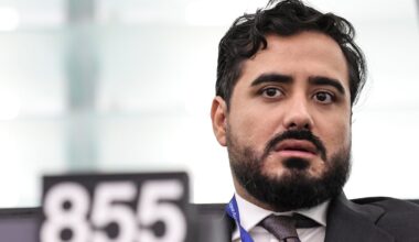 La Audiencia de Sevilla ve indicios de delito de Alvise por publicar una foto de la hija de Sánchez