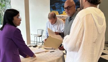 Edmundo González denuncia coacciones del chavismo en la Embajada de España para acatar la victoria de Maduro