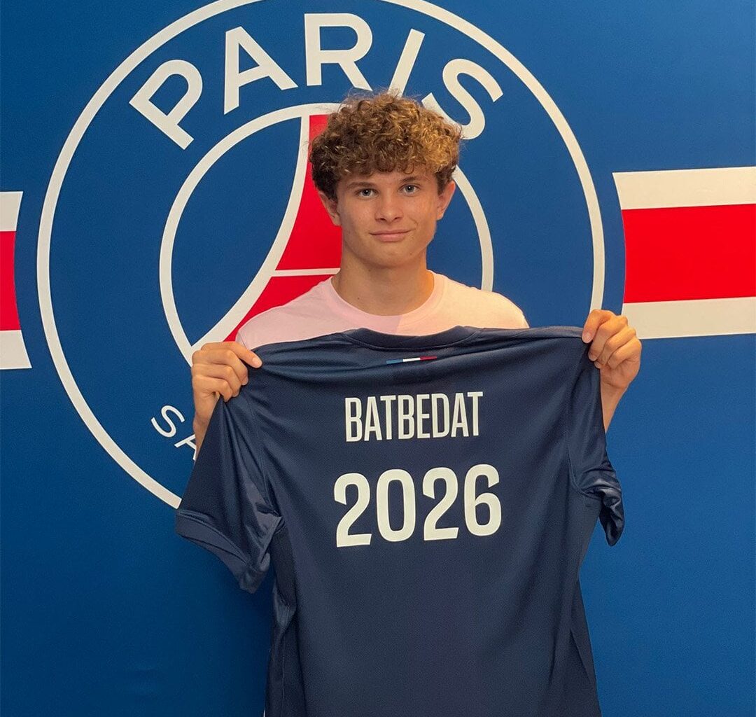 Official: Lucas Batbedat signs for Paris Saint-Germain and is tied to the capital French club until 2026.
