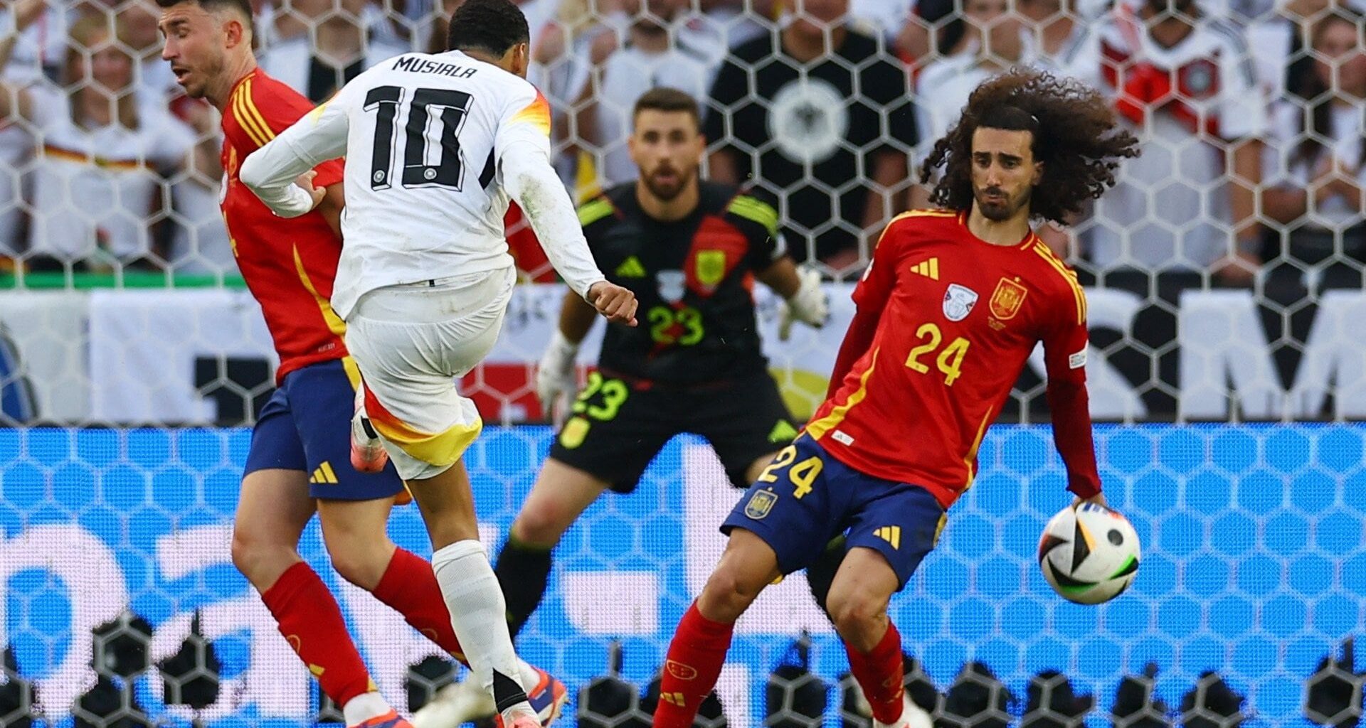 Das UEFA-Schiedsrichterkommittee bestätigt nach nachträglicher Untersuchung, dass Deutschland im EM-Viertelfinalspiel gegen Spanien ein Handelfmeter hätte zugesprochen werden müssen