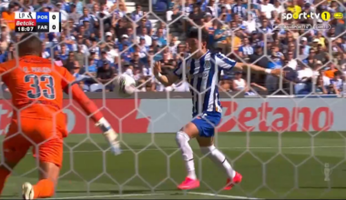 Defesas do Ricardo Velho (Farense) vs Porto