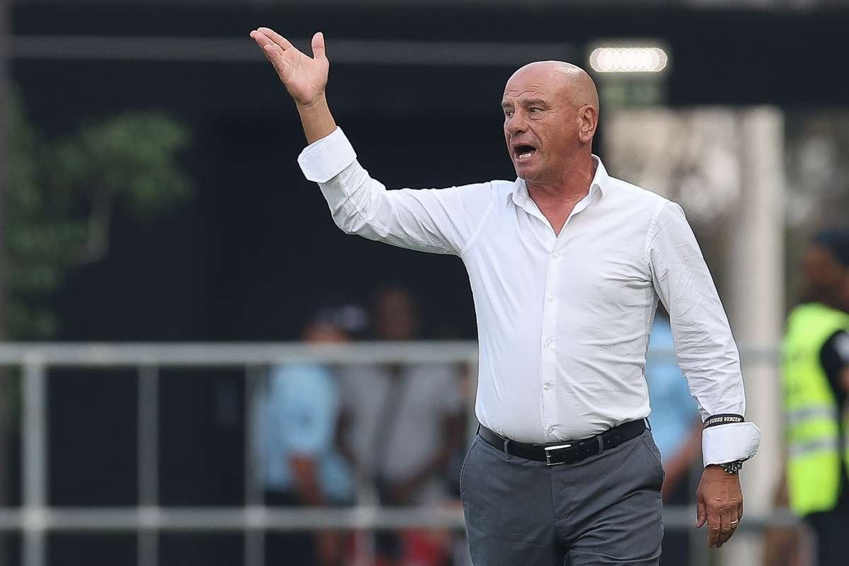 Confirmado: José Mota deixa comando técnico do Farense