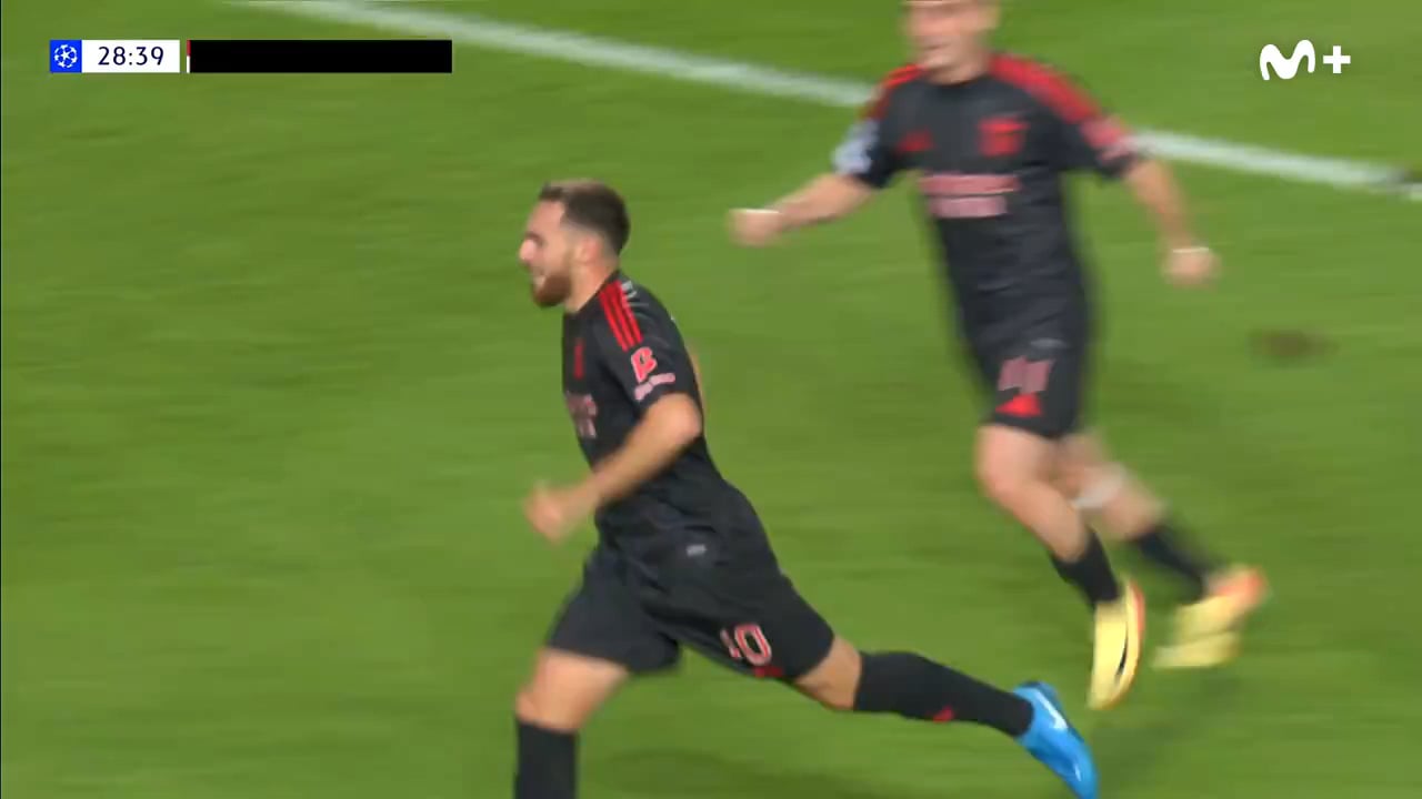 Golo de livre de Kökçü (Benfica) vs Estrela Vermelha