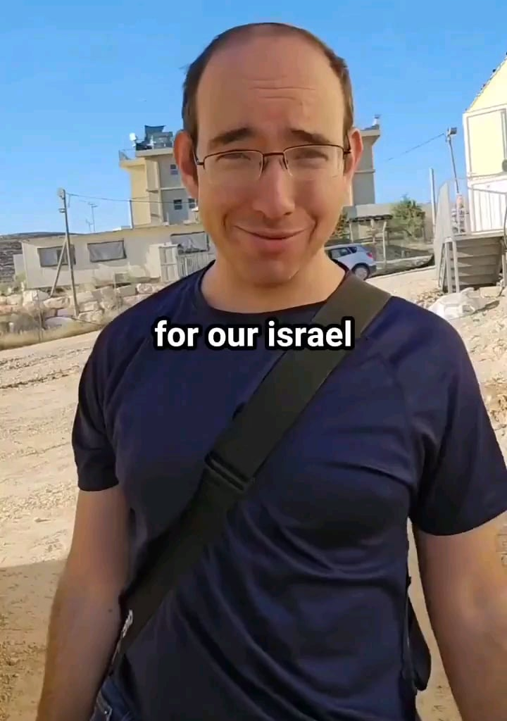 Un colon israélien installé dans un avant-poste illégal à Hébron est heureux que l'armée ait expulsé les arabes autour de lui afin qu'il ne puisse plus vivre "en cage" avec sa famille.