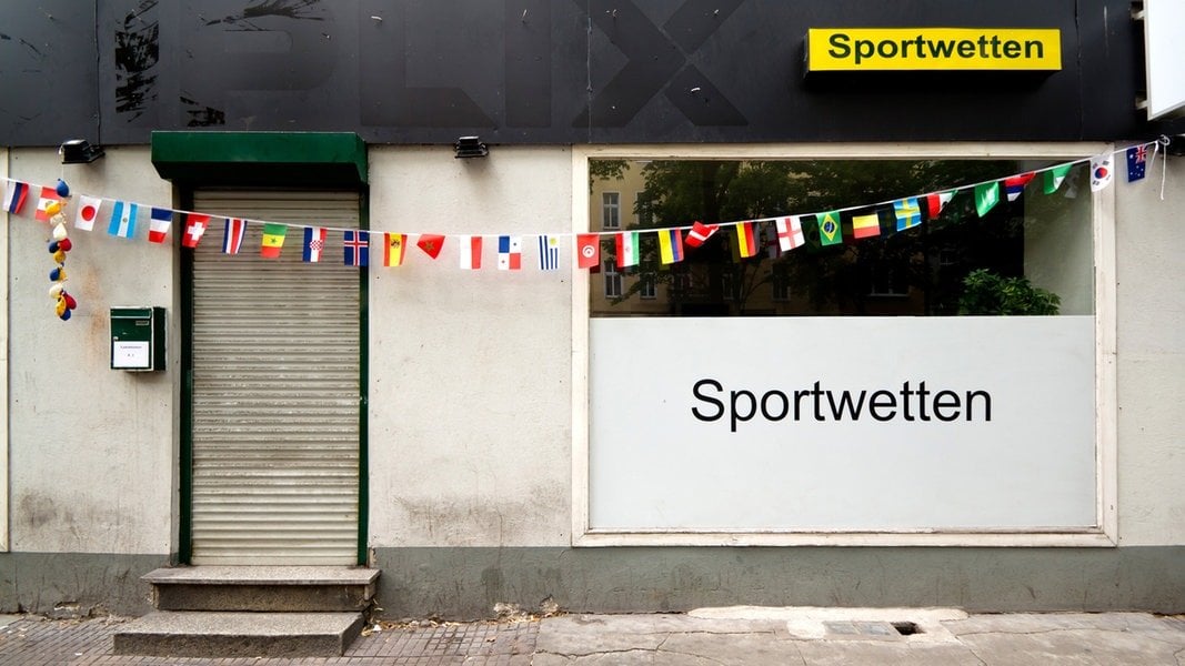 "Ich habe damals alles abgegriffen, was ging" - Ex-Oberliga-Fußballer erzählt, wie er Spiele manipuliert und Wettgewinne kassiert hat